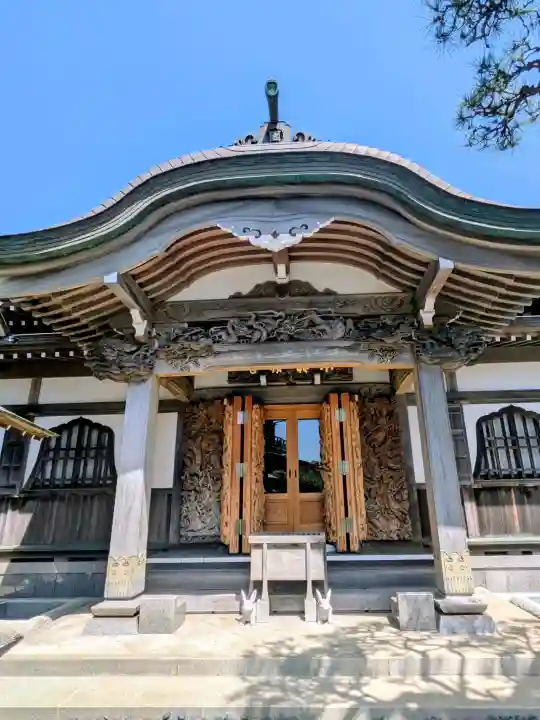 日蓮宗龍口山本龍寺の{uncategorized: "未分類", other: "その他", undefined: "問題あり", building: "その他建物", grave: "お墓", sacred_gate: "鳥居", guardian: "狛犬", statue: "像", buddha: "仏像", history: "歴史", nature: "自然", garden: "庭園", animal: "動物", pagoda: "塔", temizu: "手水舎", mountain_gate: "山門・神門", sanctuary: "本殿・本堂", subordinate: "末社・摂社", art: "芸術", scenery: "景色", jizo: "地蔵", ema: "絵馬", goshuin: "御朱印", omikuji: "おみくじ", items: "授与品その他", amulet: "お守り", goshuincho: "御朱印帳", eats: "食事", festival: "お祭り", votive_dance: "神楽", shichigosan: "七五三参", wedding: "結婚式", experience: "体験その他", initially: "初詣", around: "周辺", anti_infection: "感染症対策"}