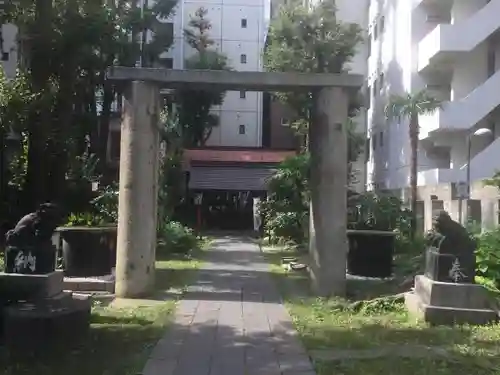 新橋鹽竃神社の鳥居