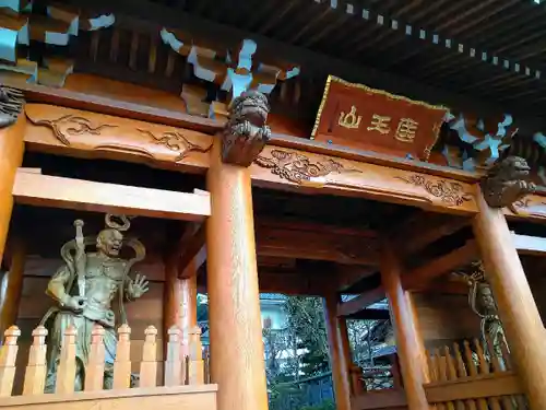 鉤取寺の山門