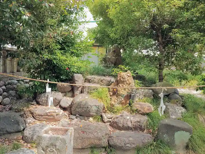 神明社(村合町)の末社・摂社