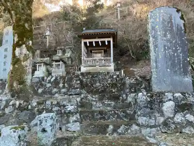 御嶽山神社の{uncategorized: "未分類", other: "その他", undefined: "問題あり", building: "その他建物", grave: "お墓", sacred_gate: "鳥居", guardian: "狛犬", statue: "像", buddha: "仏像", history: "歴史", nature: "自然", garden: "庭園", animal: "動物", pagoda: "塔", temizu: "手水舎", mountain_gate: "山門・神門", sanctuary: "本殿・本堂", subordinate: "末社・摂社", art: "芸術", scenery: "景色", jizo: "地蔵", ema: "絵馬", goshuin: "御朱印", omikuji: "おみくじ", items: "授与品その他", amulet: "お守り", goshuincho: "御朱印帳", eats: "食事", festival: "お祭り", votive_dance: "神楽", shichigosan: "七五三参", wedding: "結婚式", experience: "体験その他", initially: "初詣", around: "周辺", anti_infection: "感染症対策"}