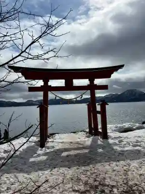 御座石神社の{uncategorized: "未分類", other: "その他", undefined: "問題あり", building: "その他建物", grave: "お墓", sacred_gate: "鳥居", guardian: "狛犬", statue: "像", buddha: "仏像", history: "歴史", nature: "自然", garden: "庭園", animal: "動物", pagoda: "塔", temizu: "手水舎", mountain_gate: "山門・神門", sanctuary: "本殿・本堂", subordinate: "末社・摂社", art: "芸術", scenery: "景色", jizo: "地蔵", ema: "絵馬", goshuin: "御朱印", omikuji: "おみくじ", items: "授与品その他", amulet: "お守り", goshuincho: "御朱印帳", eats: "食事", festival: "お祭り", votive_dance: "神楽", shichigosan: "七五三参", wedding: "結婚式", experience: "体験その他", initially: "初詣", around: "周辺", anti_infection: "感染症対策"}