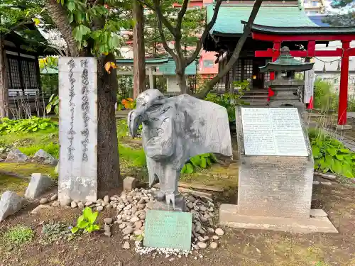 善知鳥神社の像