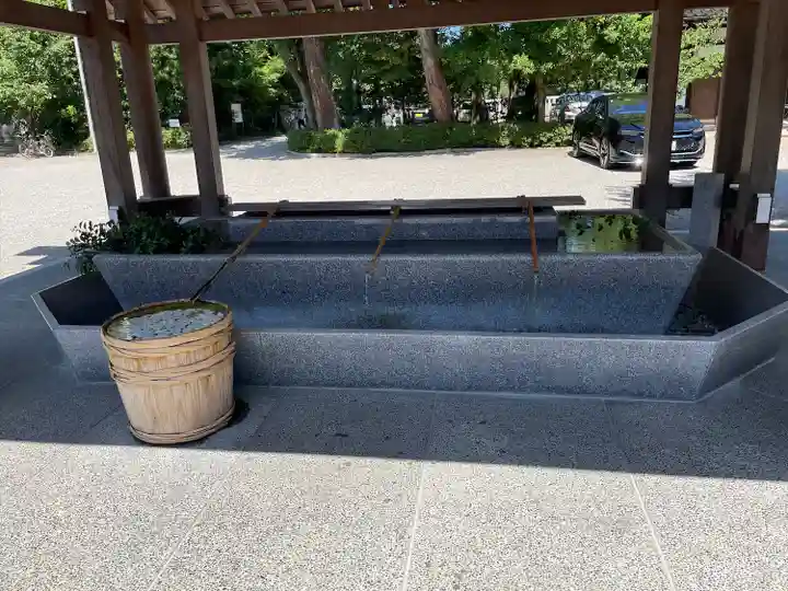 射水神社の手水舎