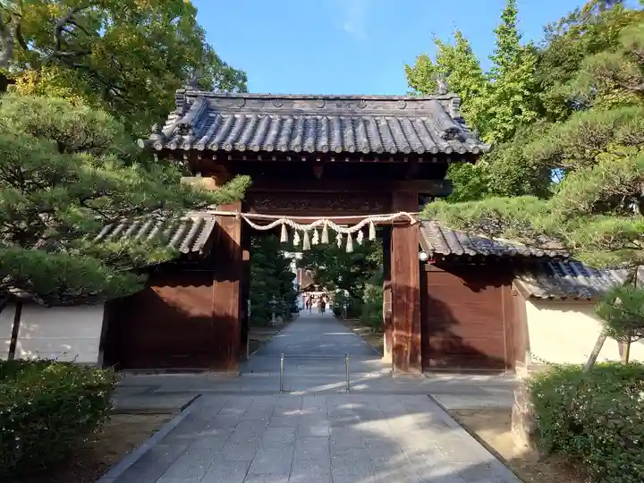田村神社の山門・神門