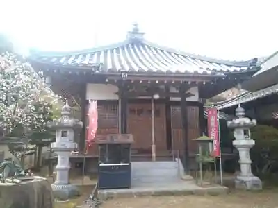 観照寺の本殿