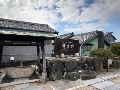 和泉神社の{uncategorized: "未分類", other: "その他", undefined: "問題あり", building: "その他建物", grave: "お墓", sacred_gate: "鳥居", guardian: "狛犬", statue: "像", buddha: "仏像", history: "歴史", nature: "自然", garden: "庭園", animal: "動物", pagoda: "塔", temizu: "手水舎", mountain_gate: "山門・神門", sanctuary: "本殿・本堂", subordinate: "末社・摂社", art: "芸術", scenery: "景色", jizo: "地蔵", ema: "絵馬", goshuin: "御朱印", omikuji: "おみくじ", items: "授与品その他", amulet: "お守り", goshuincho: "御朱印帳", eats: "食事", festival: "お祭り", votive_dance: "神楽", shichigosan: "七五三参", wedding: "結婚式", experience: "体験その他", initially: "初詣", around: "周辺", anti_infection: "感染症対策"}