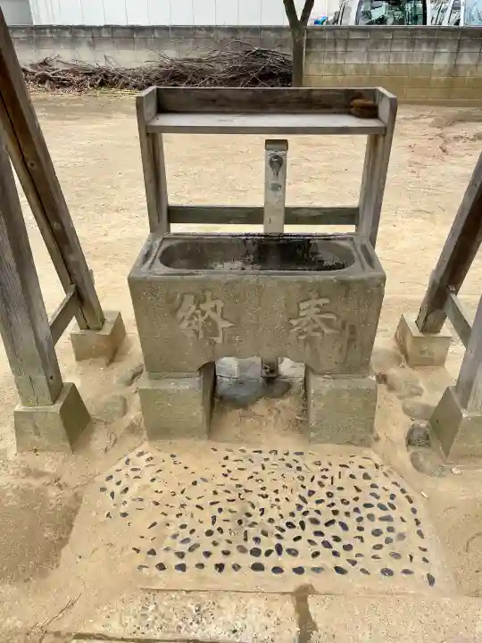 上小岩天祖神社の{uncategorized: "未分類", other: "その他", undefined: "問題あり", building: "その他建物", grave: "お墓", sacred_gate: "鳥居", guardian: "狛犬", statue: "像", buddha: "仏像", history: "歴史", nature: "自然", garden: "庭園", animal: "動物", pagoda: "塔", temizu: "手水舎", mountain_gate: "山門・神門", sanctuary: "本殿・本堂", subordinate: "末社・摂社", art: "芸術", scenery: "景色", jizo: "地蔵", ema: "絵馬", goshuin: "御朱印", omikuji: "おみくじ", items: "授与品その他", amulet: "お守り", goshuincho: "御朱印帳", eats: "食事", festival: "お祭り", votive_dance: "神楽", shichigosan: "七五三参", wedding: "結婚式", experience: "体験その他", initially: "初詣", around: "周辺", anti_infection: "感染症対策"}