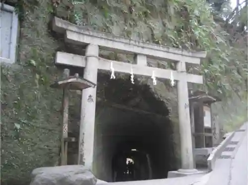 銭洗弁財天宇賀福神社の鳥居