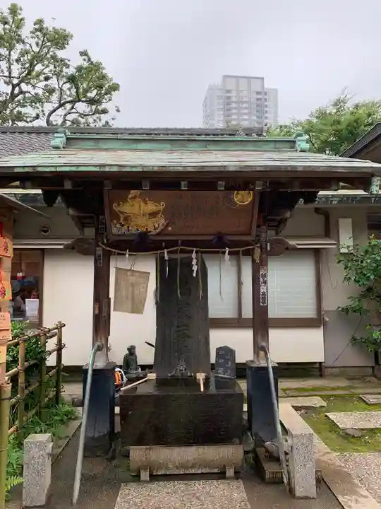 品川神社の手水舎