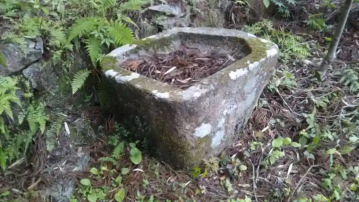 十殿神社の手水舎