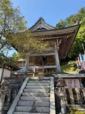 青岸渡寺の{uncategorized: "未分類", other: "その他", undefined: "問題あり", building: "その他建物", grave: "お墓", sacred_gate: "鳥居", guardian: "狛犬", statue: "像", buddha: "仏像", history: "歴史", nature: "自然", garden: "庭園", animal: "動物", pagoda: "塔", temizu: "手水舎", mountain_gate: "山門・神門", sanctuary: "本殿・本堂", subordinate: "末社・摂社", art: "芸術", scenery: "景色", jizo: "地蔵", ema: "絵馬", goshuin: "御朱印", omikuji: "おみくじ", items: "授与品その他", amulet: "お守り", goshuincho: "御朱印帳", eats: "食事", festival: "お祭り", votive_dance: "神楽", shichigosan: "七五三参", wedding: "結婚式", experience: "体験その他", initially: "初詣", around: "周辺", anti_infection: "感染症対策"}