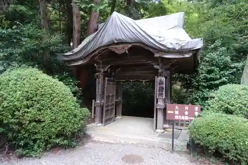 胡宮神社（敏満寺史跡）の山門