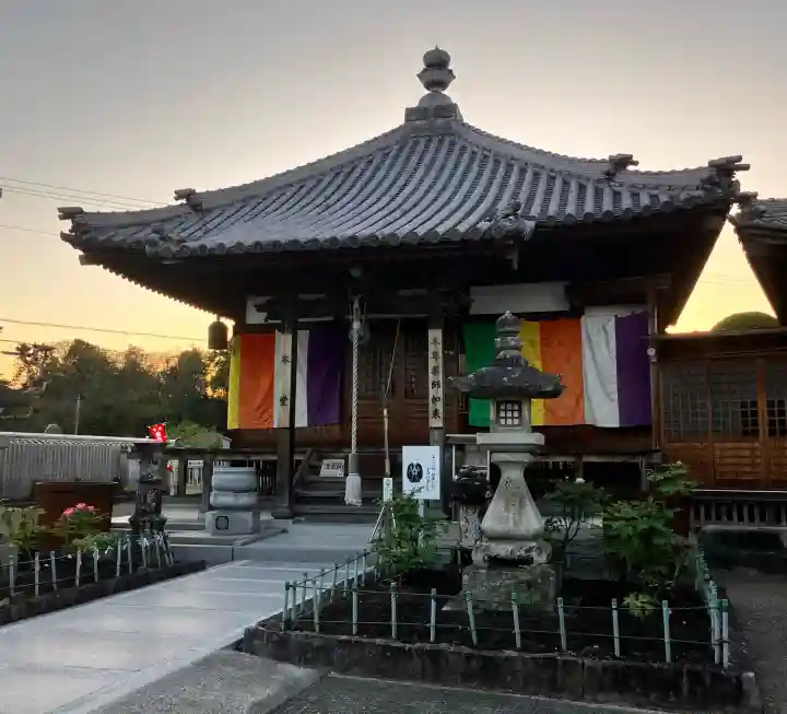 真言宗 善通寺派 薬王寺の{uncategorized: "未分類", other: "その他", undefined: "問題あり", building: "その他建物", grave: "お墓", sacred_gate: "鳥居", guardian: "狛犬", statue: "像", buddha: "仏像", history: "歴史", nature: "自然", garden: "庭園", animal: "動物", pagoda: "塔", temizu: "手水舎", mountain_gate: "山門・神門", sanctuary: "本殿・本堂", subordinate: "末社・摂社", art: "芸術", scenery: "景色", jizo: "地蔵", ema: "絵馬", goshuin: "御朱印", omikuji: "おみくじ", items: "授与品その他", amulet: "お守り", goshuincho: "御朱印帳", eats: "食事", festival: "お祭り", votive_dance: "神楽", shichigosan: "七五三参", wedding: "結婚式", experience: "体験その他", initially: "初詣", around: "周辺", anti_infection: "感染症対策"}