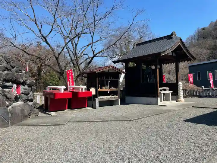 はね瀧道了尊の{uncategorized: "未分類", other: "その他", undefined: "問題あり", building: "その他建物", grave: "お墓", sacred_gate: "鳥居", guardian: "狛犬", statue: "像", buddha: "仏像", history: "歴史", nature: "自然", garden: "庭園", animal: "動物", pagoda: "塔", temizu: "手水舎", mountain_gate: "山門・神門", sanctuary: "本殿・本堂", subordinate: "末社・摂社", art: "芸術", scenery: "景色", jizo: "地蔵", ema: "絵馬", goshuin: "御朱印", omikuji: "おみくじ", items: "授与品その他", amulet: "お守り", goshuincho: "御朱印帳", eats: "食事", festival: "お祭り", votive_dance: "神楽", shichigosan: "七五三参", wedding: "結婚式", experience: "体験その他", initially: "初詣", around: "周辺", anti_infection: "感染症対策"}