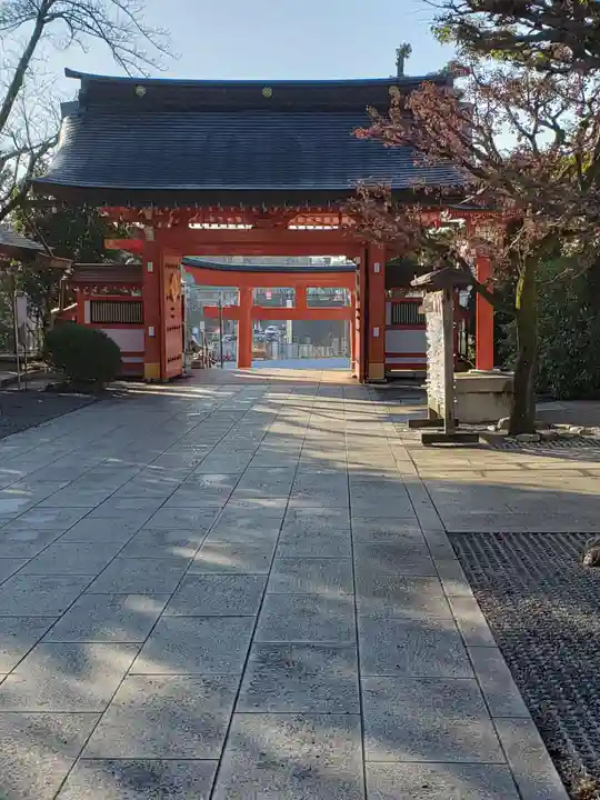 東伏見稲荷神社の山門・神門