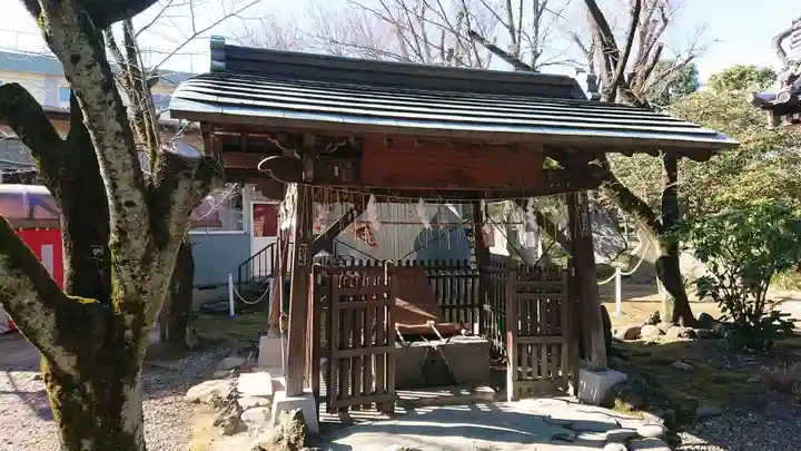 三囲神社の手水舎