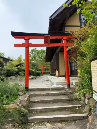 西坂ねこ稲荷神社の{uncategorized: "未分類", other: "その他", undefined: "問題あり", building: "その他建物", grave: "お墓", sacred_gate: "鳥居", guardian: "狛犬", statue: "像", buddha: "仏像", history: "歴史", nature: "自然", garden: "庭園", animal: "動物", pagoda: "塔", temizu: "手水舎", mountain_gate: "山門・神門", sanctuary: "本殿・本堂", subordinate: "末社・摂社", art: "芸術", scenery: "景色", jizo: "地蔵", ema: "絵馬", goshuin: "御朱印", omikuji: "おみくじ", items: "授与品その他", amulet: "お守り", goshuincho: "御朱印帳", eats: "食事", festival: "お祭り", votive_dance: "神楽", shichigosan: "七五三参", wedding: "結婚式", experience: "体験その他", initially: "初詣", around: "周辺", anti_infection: "感染症対策"}