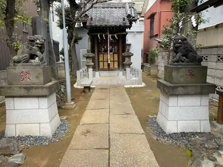 石井神社の{uncategorized: "未分類", other: "その他", undefined: "問題あり", building: "その他建物", grave: "お墓", sacred_gate: "鳥居", guardian: "狛犬", statue: "像", buddha: "仏像", history: "歴史", nature: "自然", garden: "庭園", animal: "動物", pagoda: "塔", temizu: "手水舎", mountain_gate: "山門・神門", sanctuary: "本殿・本堂", subordinate: "末社・摂社", art: "芸術", scenery: "景色", jizo: "地蔵", ema: "絵馬", goshuin: "御朱印", omikuji: "おみくじ", items: "授与品その他", amulet: "お守り", goshuincho: "御朱印帳", eats: "食事", festival: "お祭り", votive_dance: "神楽", shichigosan: "七五三参", wedding: "結婚式", experience: "体験その他", initially: "初詣", around: "周辺", anti_infection: "感染症対策"}