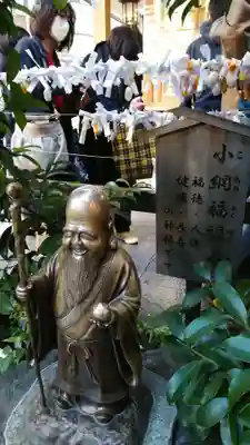 小網神社の像