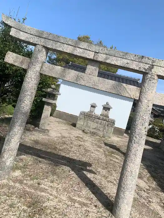 三神社の鳥居