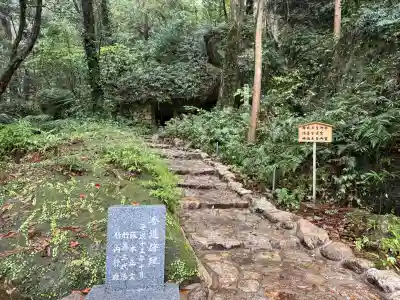 神内神社の{uncategorized: "未分類", other: "その他", undefined: "問題あり", building: "その他建物", grave: "お墓", sacred_gate: "鳥居", guardian: "狛犬", statue: "像", buddha: "仏像", history: "歴史", nature: "自然", garden: "庭園", animal: "動物", pagoda: "塔", temizu: "手水舎", mountain_gate: "山門・神門", sanctuary: "本殿・本堂", subordinate: "末社・摂社", art: "芸術", scenery: "景色", jizo: "地蔵", ema: "絵馬", goshuin: "御朱印", omikuji: "おみくじ", items: "授与品その他", amulet: "お守り", goshuincho: "御朱印帳", eats: "食事", festival: "お祭り", votive_dance: "神楽", shichigosan: "七五三参", wedding: "結婚式", experience: "体験その他", initially: "初詣", around: "周辺", anti_infection: "感染症対策"}