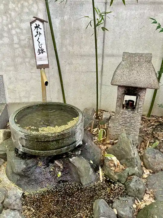 若一神社の手水舎