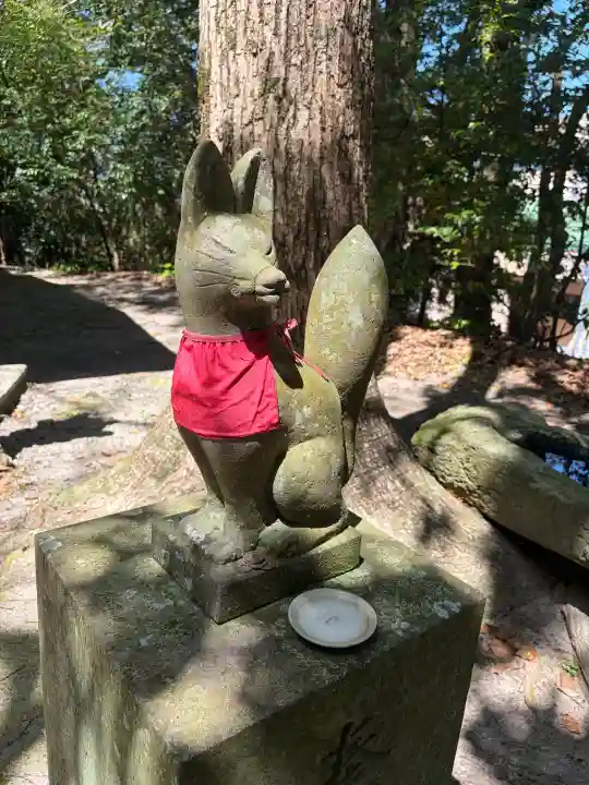 稲荷神社の{uncategorized: "未分類", other: "その他", undefined: "問題あり", building: "その他建物", grave: "お墓", sacred_gate: "鳥居", guardian: "狛犬", statue: "像", buddha: "仏像", history: "歴史", nature: "自然", garden: "庭園", animal: "動物", pagoda: "塔", temizu: "手水舎", mountain_gate: "山門・神門", sanctuary: "本殿・本堂", subordinate: "末社・摂社", art: "芸術", scenery: "景色", jizo: "地蔵", ema: "絵馬", goshuin: "御朱印", omikuji: "おみくじ", items: "授与品その他", amulet: "お守り", goshuincho: "御朱印帳", eats: "食事", festival: "お祭り", votive_dance: "神楽", shichigosan: "七五三参", wedding: "結婚式", experience: "体験その他", initially: "初詣", around: "周辺", anti_infection: "感染症対策"}