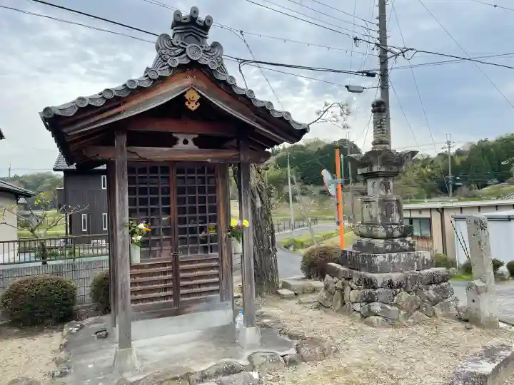 安楽寺の{uncategorized: "未分類", other: "その他", undefined: "問題あり", building: "その他建物", grave: "お墓", sacred_gate: "鳥居", guardian: "狛犬", statue: "像", buddha: "仏像", history: "歴史", nature: "自然", garden: "庭園", animal: "動物", pagoda: "塔", temizu: "手水舎", mountain_gate: "山門・神門", sanctuary: "本殿・本堂", subordinate: "末社・摂社", art: "芸術", scenery: "景色", jizo: "地蔵", ema: "絵馬", goshuin: "御朱印", omikuji: "おみくじ", items: "授与品その他", amulet: "お守り", goshuincho: "御朱印帳", eats: "食事", festival: "お祭り", votive_dance: "神楽", shichigosan: "七五三参", wedding: "結婚式", experience: "体験その他", initially: "初詣", around: "周辺", anti_infection: "感染症対策"}
