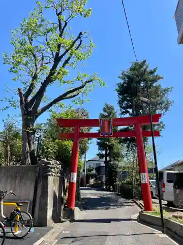 大岡稲荷神社の{uncategorized: "未分類", other: "その他", undefined: "問題あり", building: "その他建物", grave: "お墓", sacred_gate: "鳥居", guardian: "狛犬", statue: "像", buddha: "仏像", history: "歴史", nature: "自然", garden: "庭園", animal: "動物", pagoda: "塔", temizu: "手水舎", mountain_gate: "山門・神門", sanctuary: "本殿・本堂", subordinate: "末社・摂社", art: "芸術", scenery: "景色", jizo: "地蔵", ema: "絵馬", goshuin: "御朱印", omikuji: "おみくじ", items: "授与品その他", amulet: "お守り", goshuincho: "御朱印帳", eats: "食事", festival: "お祭り", votive_dance: "神楽", shichigosan: "七五三参", wedding: "結婚式", experience: "体験その他", initially: "初詣", around: "周辺", anti_infection: "感染症対策"}