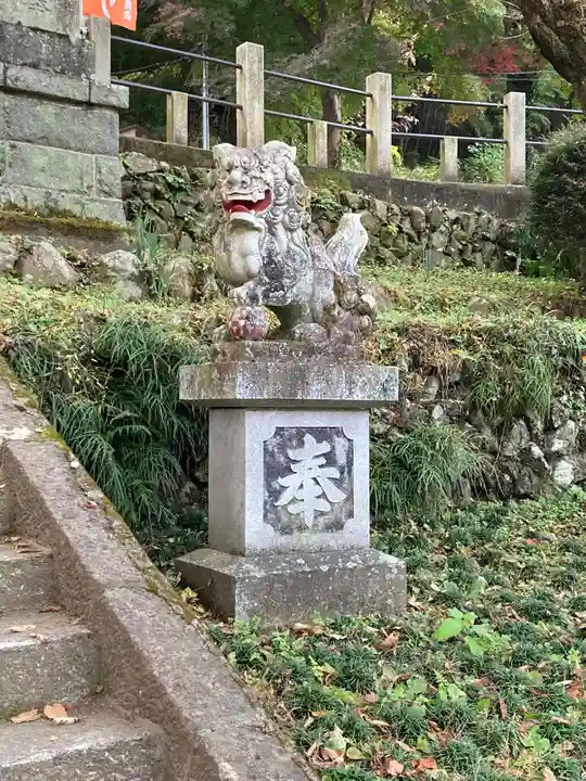 高尾山麓氷川神社の狛犬