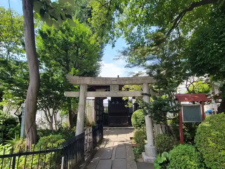 白山神社の鳥居