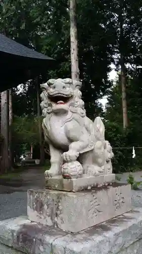 冨士御室浅間神社の狛犬