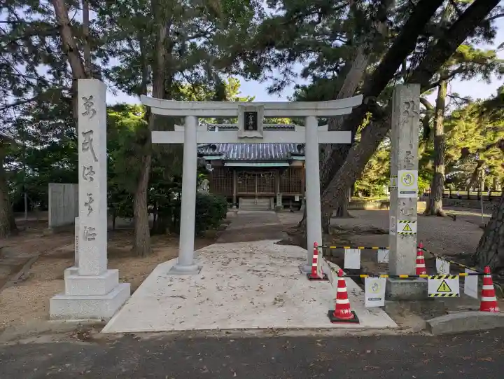 一宮神社の{uncategorized: "未分類", other: "その他", undefined: "問題あり", building: "その他建物", grave: "お墓", sacred_gate: "鳥居", guardian: "狛犬", statue: "像", buddha: "仏像", history: "歴史", nature: "自然", garden: "庭園", animal: "動物", pagoda: "塔", temizu: "手水舎", mountain_gate: "山門・神門", sanctuary: "本殿・本堂", subordinate: "末社・摂社", art: "芸術", scenery: "景色", jizo: "地蔵", ema: "絵馬", goshuin: "御朱印", omikuji: "おみくじ", items: "授与品その他", amulet: "お守り", goshuincho: "御朱印帳", eats: "食事", festival: "お祭り", votive_dance: "神楽", shichigosan: "七五三参", wedding: "結婚式", experience: "体験その他", initially: "初詣", around: "周辺", anti_infection: "感染症対策"}