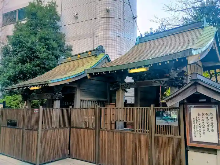 池袋四面塔稲荷大明神の{uncategorized: "未分類", other: "その他", undefined: "問題あり", building: "その他建物", grave: "お墓", sacred_gate: "鳥居", guardian: "狛犬", statue: "像", buddha: "仏像", history: "歴史", nature: "自然", garden: "庭園", animal: "動物", pagoda: "塔", temizu: "手水舎", mountain_gate: "山門・神門", sanctuary: "本殿・本堂", subordinate: "末社・摂社", art: "芸術", scenery: "景色", jizo: "地蔵", ema: "絵馬", goshuin: "御朱印", omikuji: "おみくじ", items: "授与品その他", amulet: "お守り", goshuincho: "御朱印帳", eats: "食事", festival: "お祭り", votive_dance: "神楽", shichigosan: "七五三参", wedding: "結婚式", experience: "体験その他", initially: "初詣", around: "周辺", anti_infection: "感染症対策"}