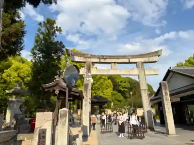 太宰府天満宮の{uncategorized: "未分類", other: "その他", undefined: "問題あり", building: "その他建物", grave: "お墓", sacred_gate: "鳥居", guardian: "狛犬", statue: "像", buddha: "仏像", history: "歴史", nature: "自然", garden: "庭園", animal: "動物", pagoda: "塔", temizu: "手水舎", mountain_gate: "山門・神門", sanctuary: "本殿・本堂", subordinate: "末社・摂社", art: "芸術", scenery: "景色", jizo: "地蔵", ema: "絵馬", goshuin: "御朱印", omikuji: "おみくじ", items: "授与品その他", amulet: "お守り", goshuincho: "御朱印帳", eats: "食事", festival: "お祭り", votive_dance: "神楽", shichigosan: "七五三参", wedding: "結婚式", experience: "体験その他", initially: "初詣", around: "周辺", anti_infection: "感染症対策"}