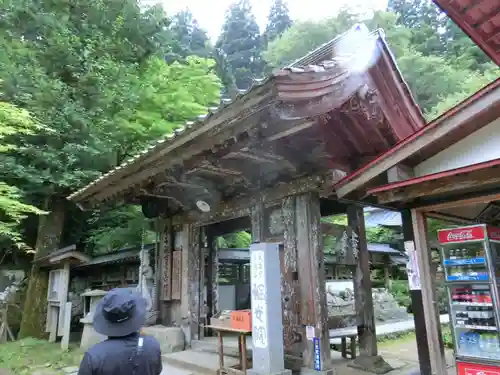 輪光院の山門