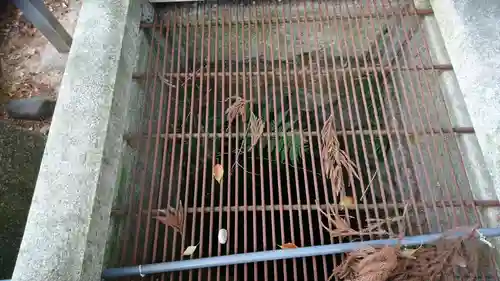 山那神社の像