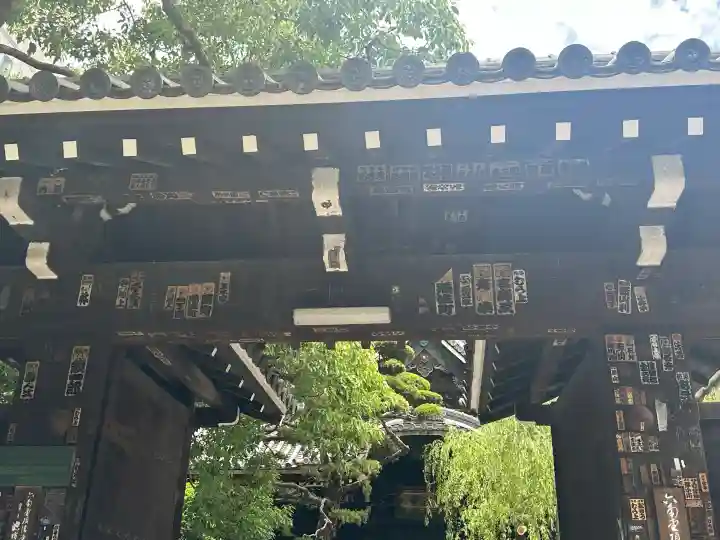 頂法寺(六角堂)の{uncategorized: "未分類", other: "その他", undefined: "問題あり", building: "その他建物", grave: "お墓", sacred_gate: "鳥居", guardian: "狛犬", statue: "像", buddha: "仏像", history: "歴史", nature: "自然", garden: "庭園", animal: "動物", pagoda: "塔", temizu: "手水舎", mountain_gate: "山門・神門", sanctuary: "本殿・本堂", subordinate: "末社・摂社", art: "芸術", scenery: "景色", jizo: "地蔵", ema: "絵馬", goshuin: "御朱印", omikuji: "おみくじ", items: "授与品その他", amulet: "お守り", goshuincho: "御朱印帳", eats: "食事", festival: "お祭り", votive_dance: "神楽", shichigosan: "七五三参", wedding: "結婚式", experience: "体験その他", initially: "初詣", around: "周辺", anti_infection: "感染症対策"}