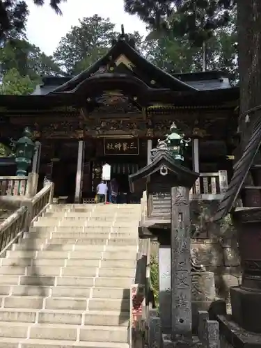 三峯神社の本殿・本堂