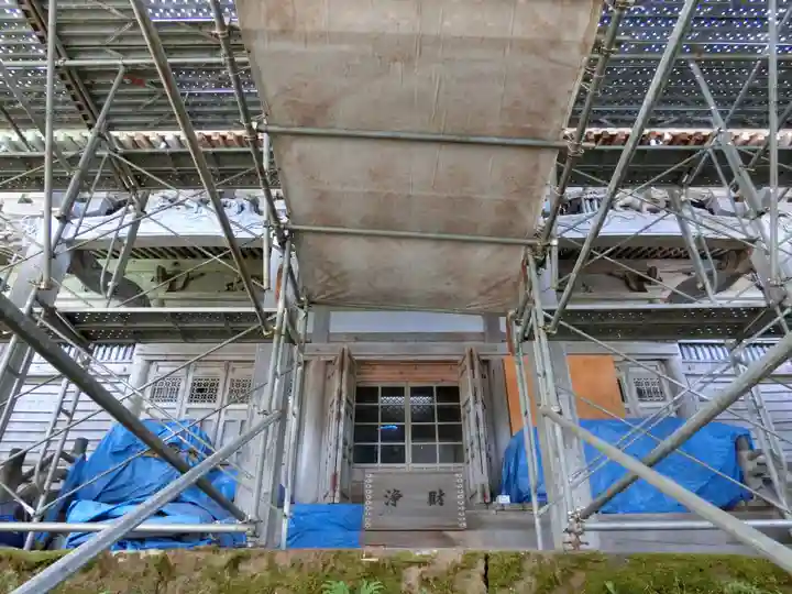 阿岸本誓寺の本殿・本堂