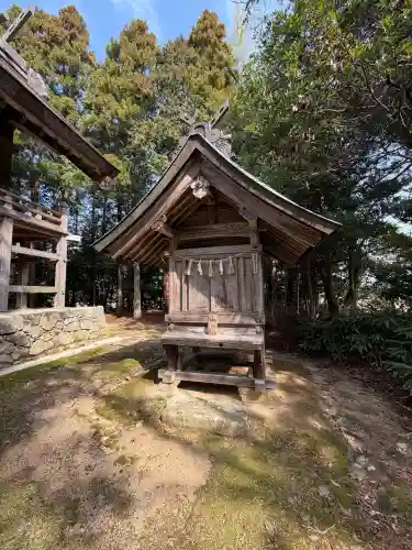 六所神社の{uncategorized: "未分類", other: "その他", undefined: "問題あり", building: "その他建物", grave: "お墓", sacred_gate: "鳥居", guardian: "狛犬", statue: "像", buddha: "仏像", history: "歴史", nature: "自然", garden: "庭園", animal: "動物", pagoda: "塔", temizu: "手水舎", mountain_gate: "山門・神門", sanctuary: "本殿・本堂", subordinate: "末社・摂社", art: "芸術", scenery: "景色", jizo: "地蔵", ema: "絵馬", goshuin: "御朱印", omikuji: "おみくじ", items: "授与品その他", amulet: "お守り", goshuincho: "御朱印帳", eats: "食事", festival: "お祭り", votive_dance: "神楽", shichigosan: "七五三参", wedding: "結婚式", experience: "体験その他", initially: "初詣", around: "周辺", anti_infection: "感染症対策"}