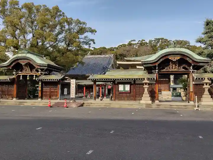 西宮成田山円満寺(圓満寺)の山門・神門