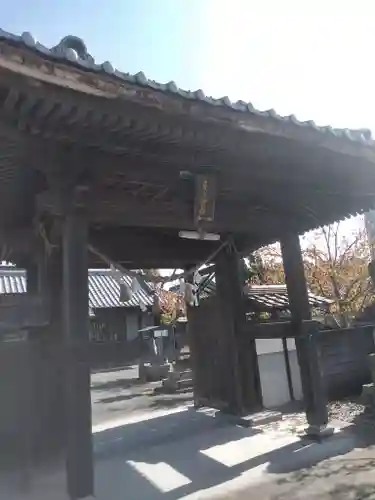 産土神社の山門