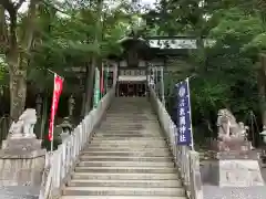 敢國神社の本殿