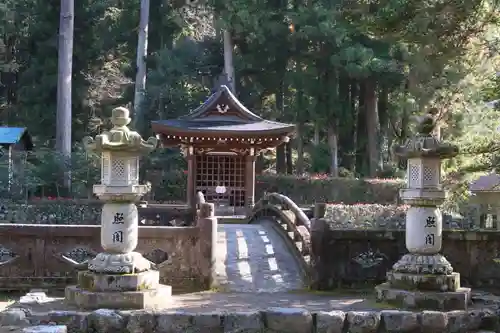 華厳寺の末社