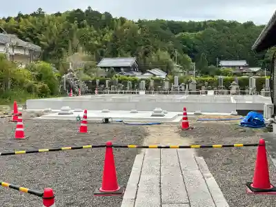 地蔵院の{uncategorized: "未分類", other: "その他", undefined: "問題あり", building: "その他建物", grave: "お墓", sacred_gate: "鳥居", guardian: "狛犬", statue: "像", buddha: "仏像", history: "歴史", nature: "自然", garden: "庭園", animal: "動物", pagoda: "塔", temizu: "手水舎", mountain_gate: "山門・神門", sanctuary: "本殿・本堂", subordinate: "末社・摂社", art: "芸術", scenery: "景色", jizo: "地蔵", ema: "絵馬", goshuin: "御朱印", omikuji: "おみくじ", items: "授与品その他", amulet: "お守り", goshuincho: "御朱印帳", eats: "食事", festival: "お祭り", votive_dance: "神楽", shichigosan: "七五三参", wedding: "結婚式", experience: "体験その他", initially: "初詣", around: "周辺", anti_infection: "感染症対策"}
