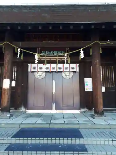 札幌護國神社の山門・神門
