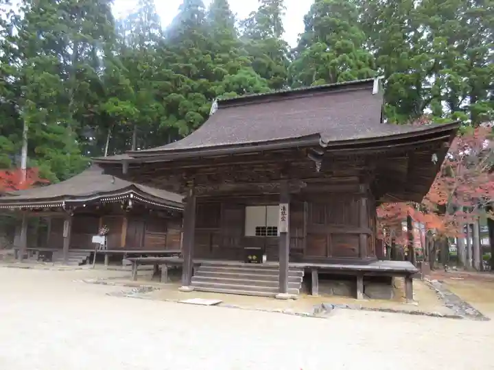 壇上伽藍の本殿・本堂