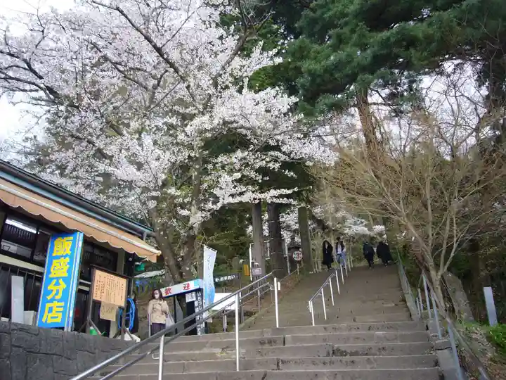 円通三匝堂(さざえ堂)の自然